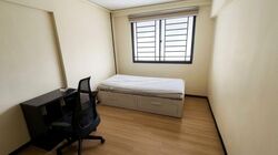 Tampines Street 42 (Tampines), Multi Generation #627375141